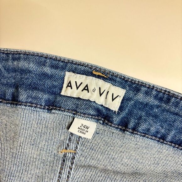 Ava & Viv Blue Distressed Jean Shorts - Size 24 - Picture 4 of 5
